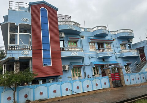 Gouri Gobinda Niwas 1.5 KM Walk To Puri Sea Beach
