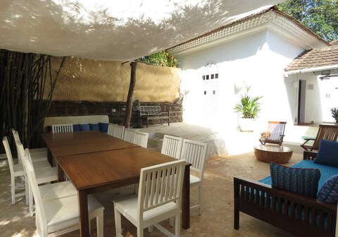 Luxurious Serviced 6BHK Villa on Candolim Beach