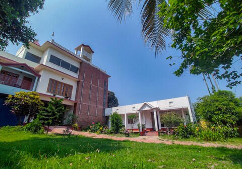 Azalia Garden Cafe & Homestay