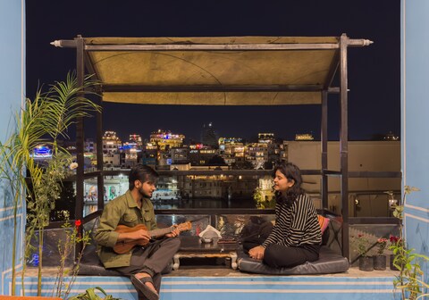 Madpackers Udaipur | Lake View Rooms & Dorms