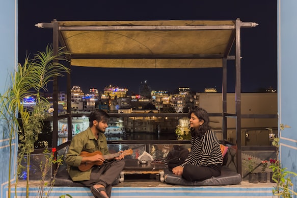 Madpackers Udaipur | Lake View Rooms & Dorms