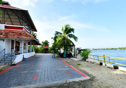 Kumbalangi Puzhayoram Homestay