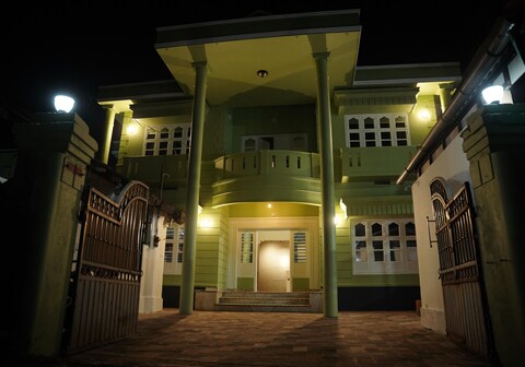 Dormer Stays, Calicut Beach