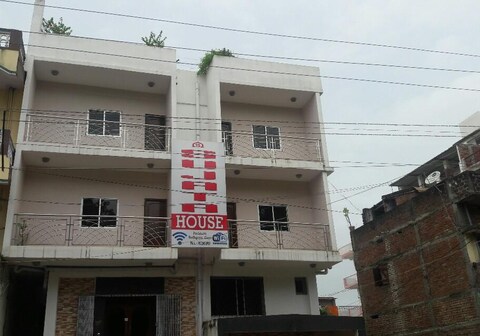 Sujata House (Family Room-2 Room with Kitchen)