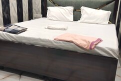 Hotel O Golden Palace Homestay, Ayodhya Hotel O Golden Palace Homestay, Ayodhya