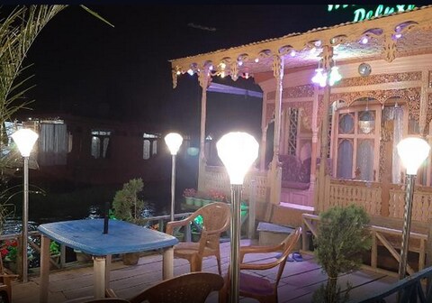 Mission Kashmir Houseboat