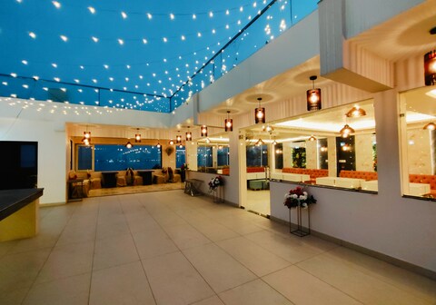 HOTEL JVS PALACE