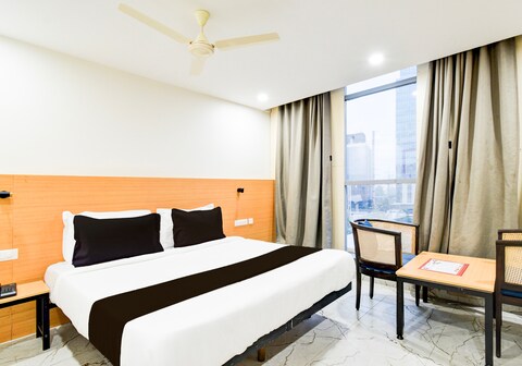 Townhouse Unnam hotels backside of Tabala Rasa Pub, financial district