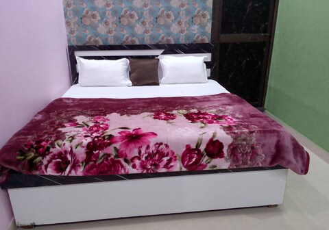 Raghav Paradise10 mint Walking From Shri Ram Janmabhoomi