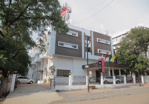 Hotel Raviraj