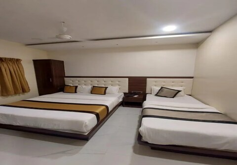 FabHotel Majestic Crest