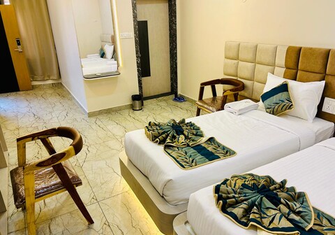 The Hotel Emerald