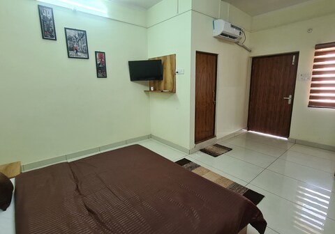 HASHTAG CAFE & STAYS