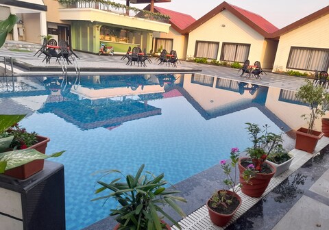 Dreamland Resort & Cafe