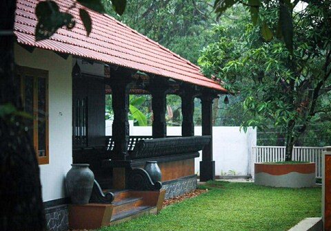 Ben&b's Riverview Staycation,Pooyamkutty