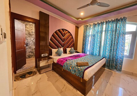 Hotel Taj Inn and Restaurant