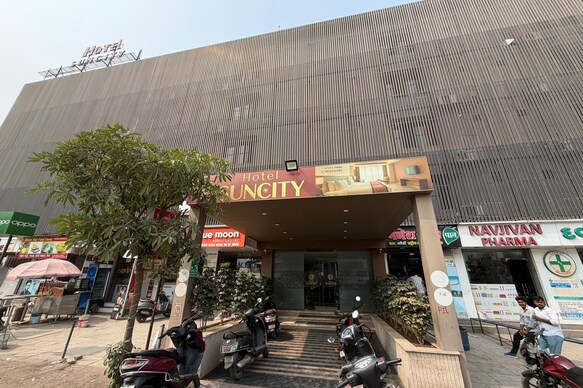 Hotel Suncity Ichhapore