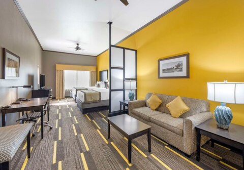 Best Western Plus Emerald Inn & Suites