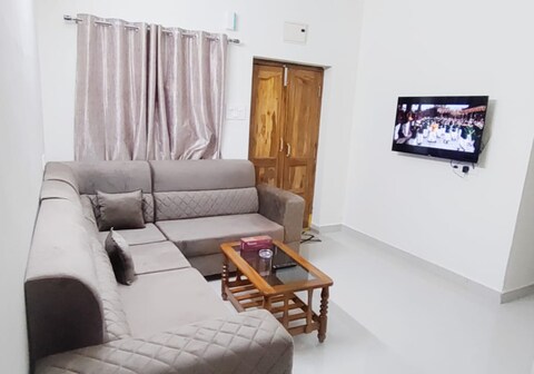 Servostay Furnished 2 bhk in Hafeezpet 102