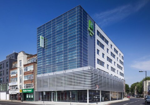 هوليداي إن آي رايني اي، آن نو ايتشا بيلب باي آيتش جي