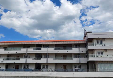 SR RESORTS