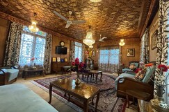 Luxury Inn Badyari Palace Houseboats, Srinagar Luxury Inn Badyari Palace Houseboats, Srinagar