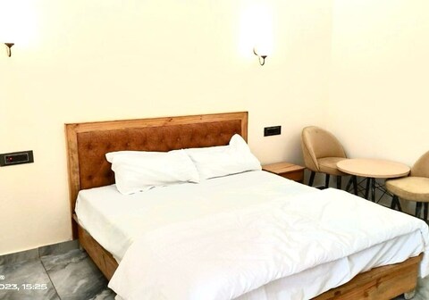 Hotel O Preet Hotel & Restaurant