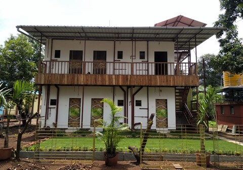 Raaviz Residency