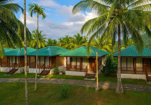 Rainforest || Cottages, Cafe & Jacuzzi