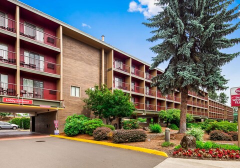 Best Western Plus Rivershore Hotel