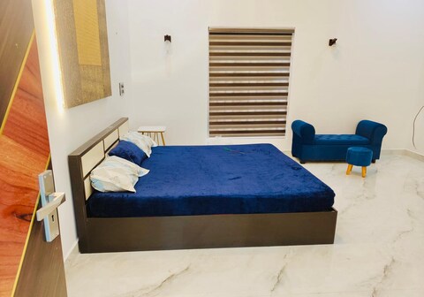 Adeeshy Mountain Manor