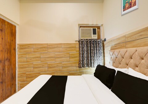 Super OYO 824559 Kalpna Inn