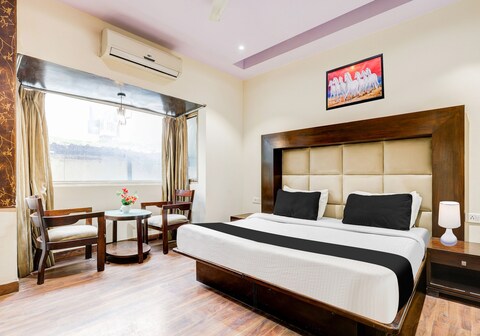 Super Townhouse Oak Sector 25 Gurgaon