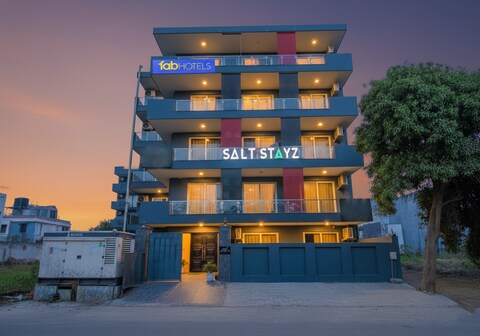 FabHotel Infinity Stays Near Medanta- The Medicity Hospital, Gurugram