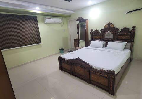 R R Next service apartment