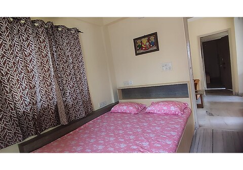 Deira studio || Entire 2BHK Service Apt in South Kolkata