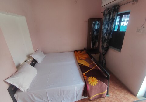 Hotel Chachas garden with restaurant pushkar