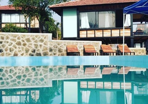 The Whey Side Homestay | Rooms & Pool