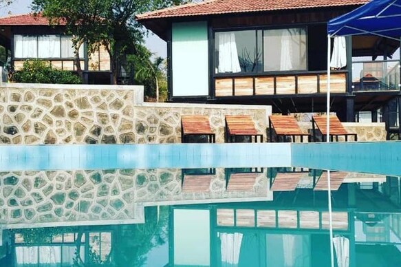 The Whey Side Homestay | Rooms & Pool