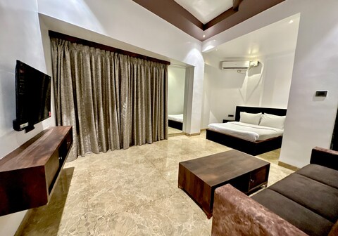 TAKHT - Executive Rooms & Suites