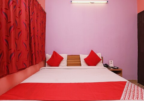 Hotel O Silver Inn Near Acropolis Mall