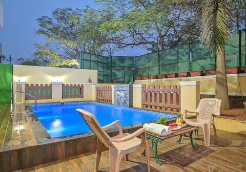 best bangalow with jacuzzi big swimming pool