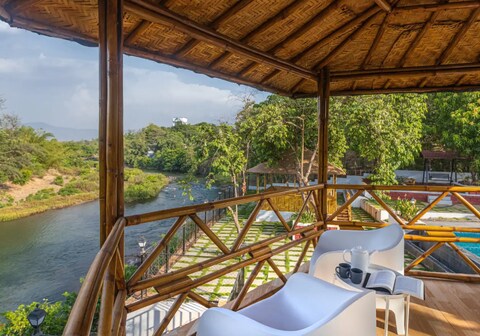 SaffronStays Riverfront Manor