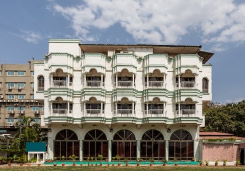HOTEL GIRDHAR MAHAL
