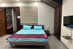 Independent studio in a villa, Indore Independent studio in a villa, Indore
