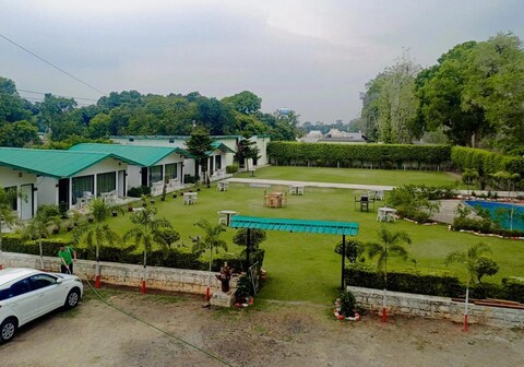 Six Seasons Resort