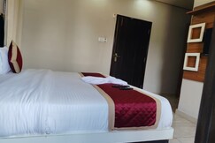 Hotel full moon night and restaurant, Dalhousie Hotel full moon night and restaurant, Dalhousie