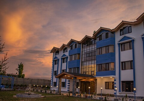 Kashmir Holiday Resort