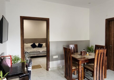 Presidential Studio by B-Town