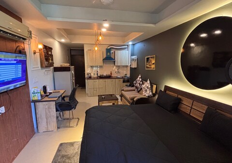 Under The Moon Studio I 30mins to Mussoorie